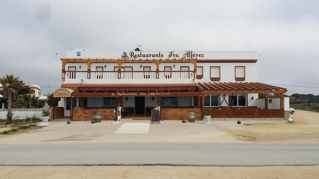 Hostal El Alferez Vejer de la Frontera Luaran gambar