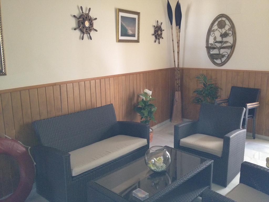 Hostal El Alferez Vejer de la Frontera Luaran gambar