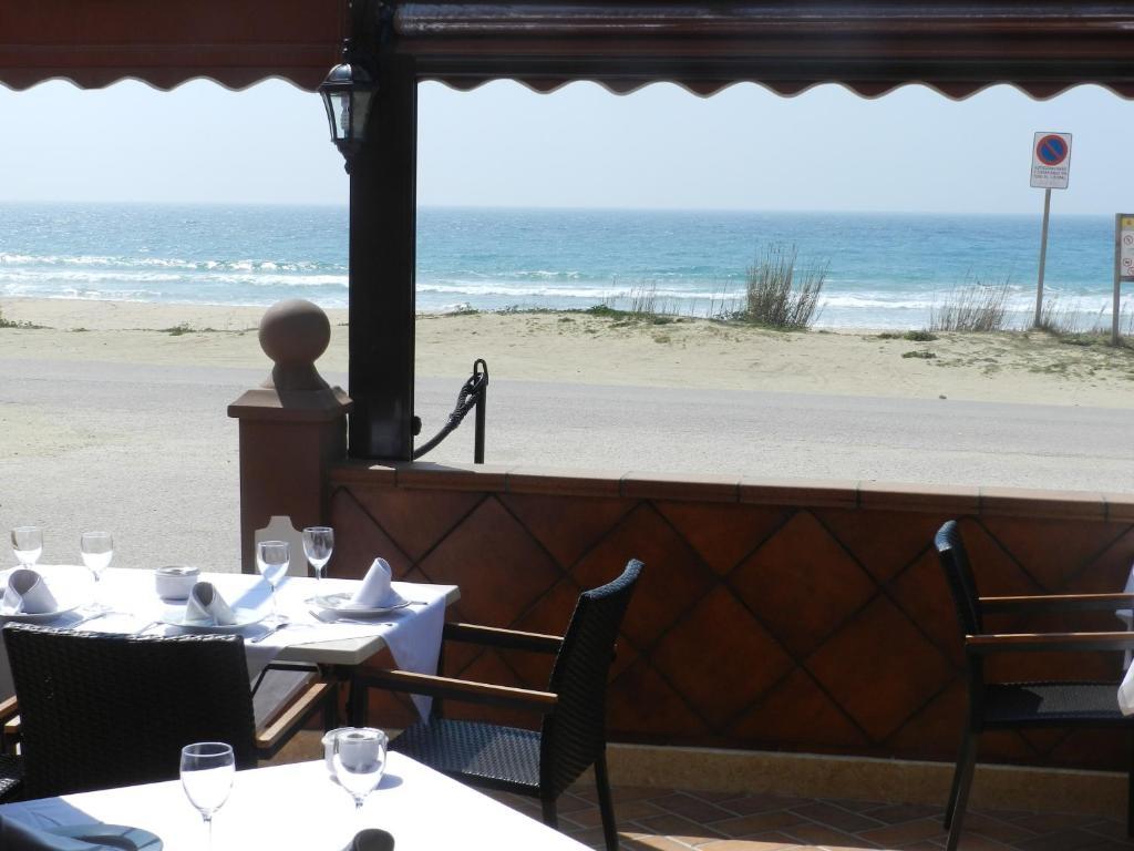 Hostal El Alferez Vejer de la Frontera Luaran gambar